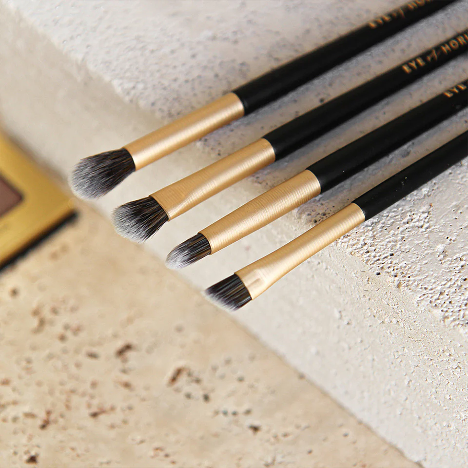 Vegan Eye Shadow Brush - Image 3